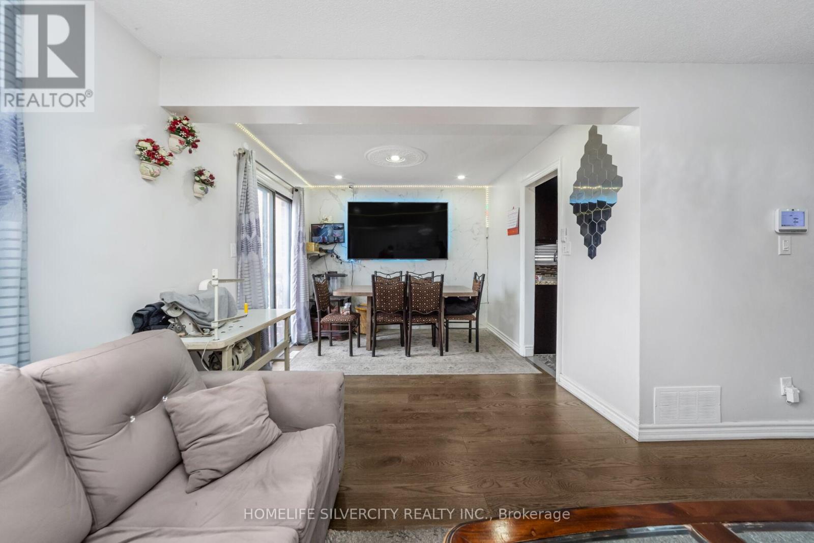 24 Jay Street, Brampton, Ontario L6Z 3V7 - Photo 13 - W12587144