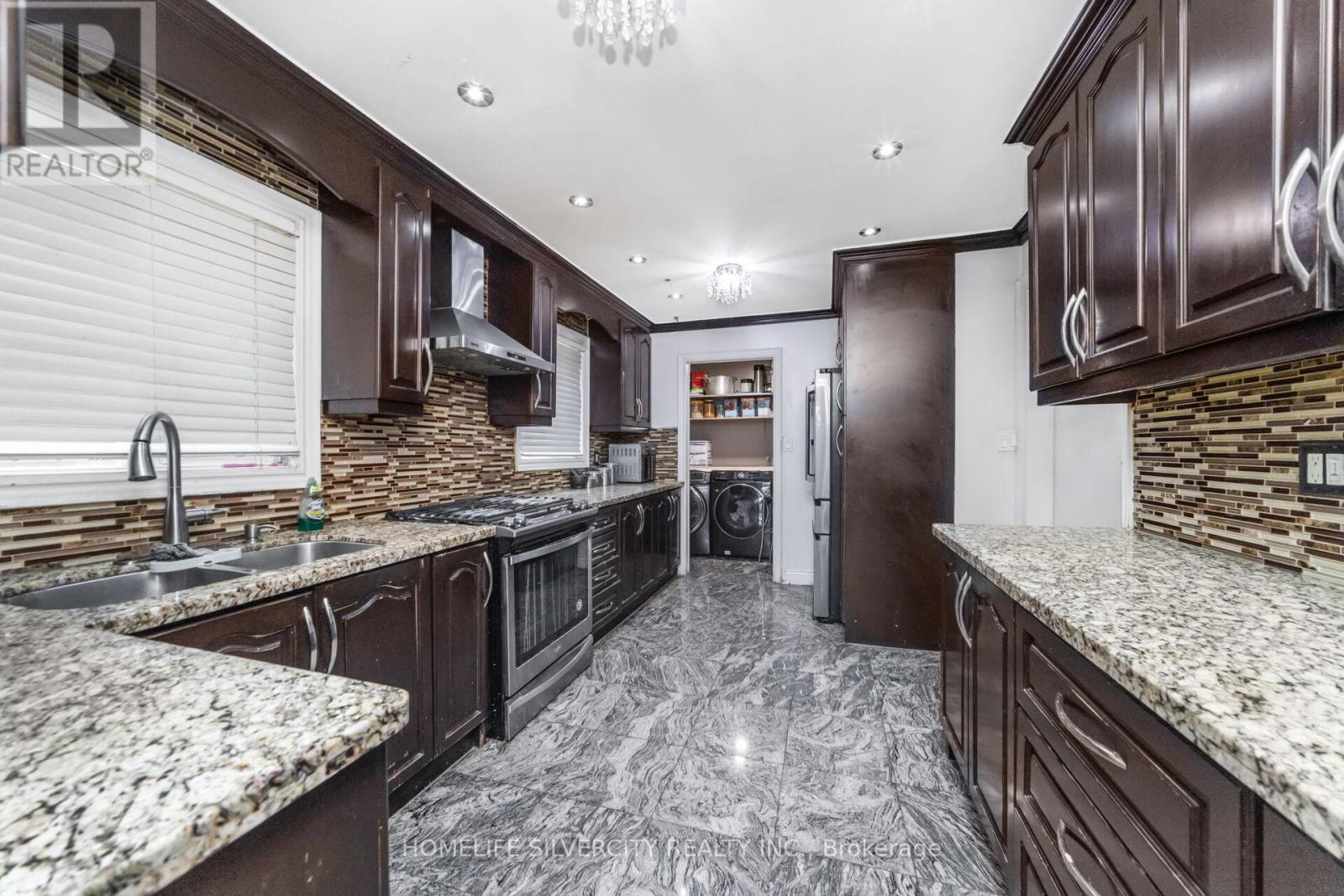 24 Jay Street, Brampton, Ontario L6Z 3V7 - Photo 15 - W12587144