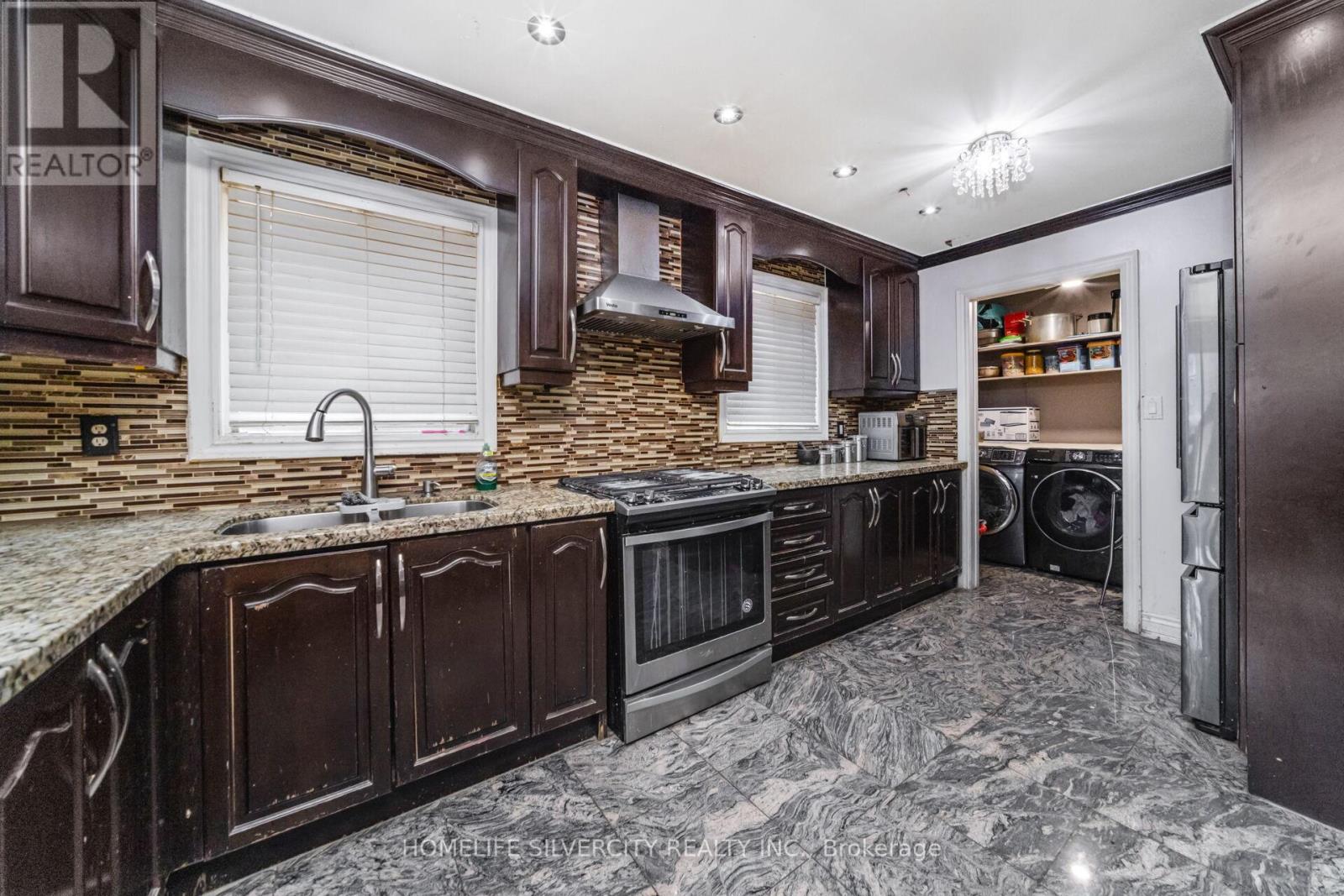 24 Jay Street, Brampton, Ontario L6Z 3V7 - Photo 16 - W12587144