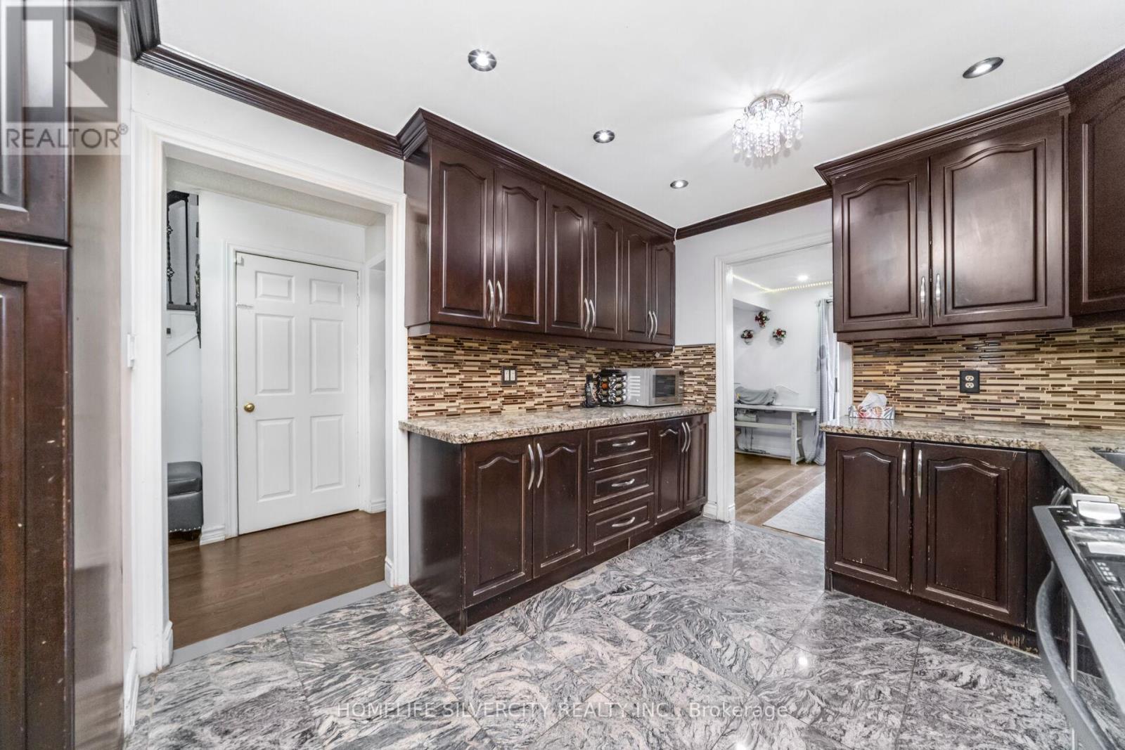 24 Jay Street, Brampton, Ontario L6Z 3V7 - Photo 19 - W12587144