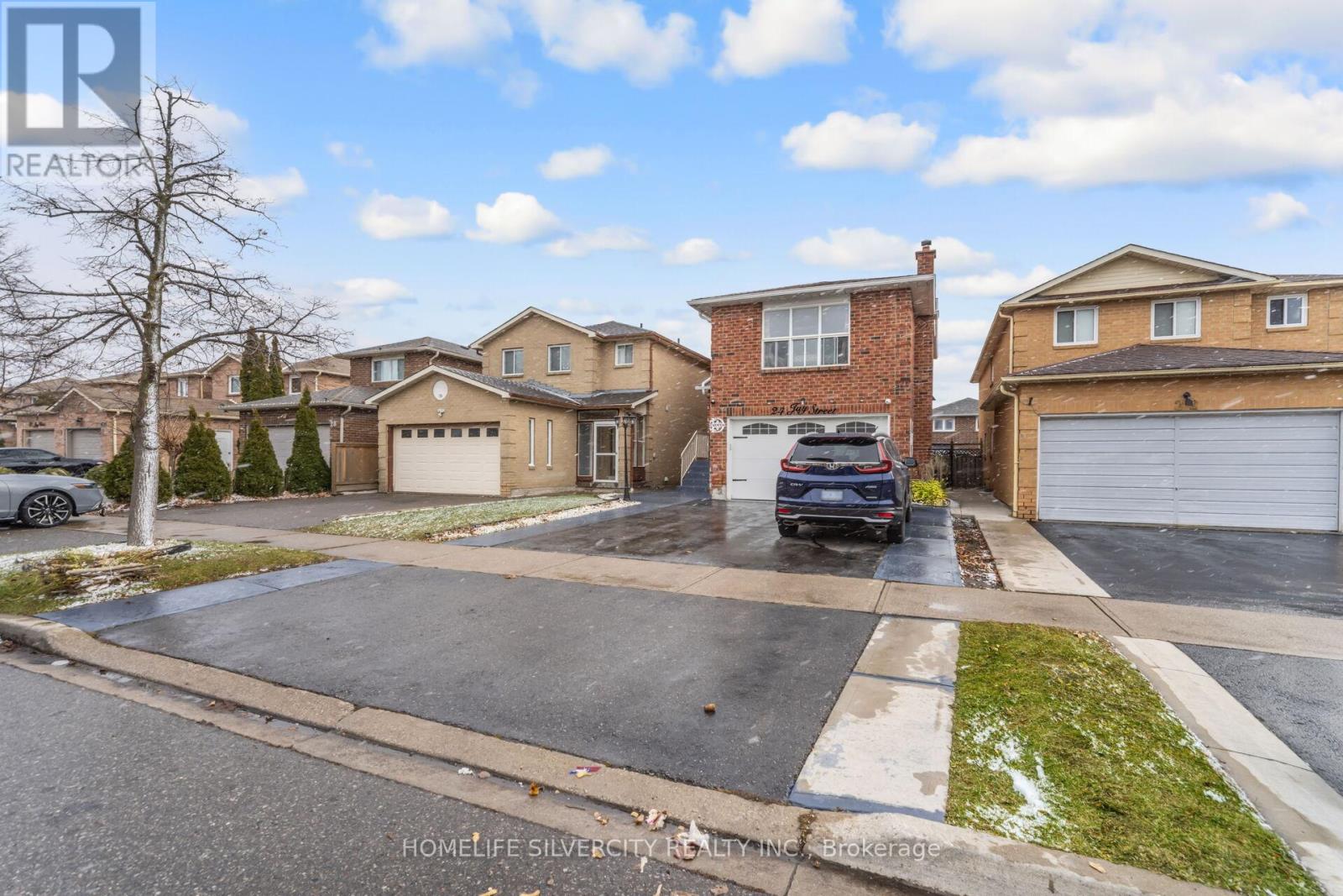 24 Jay Street, Brampton, Ontario L6Z 3V7 - Photo 2 - W12587144