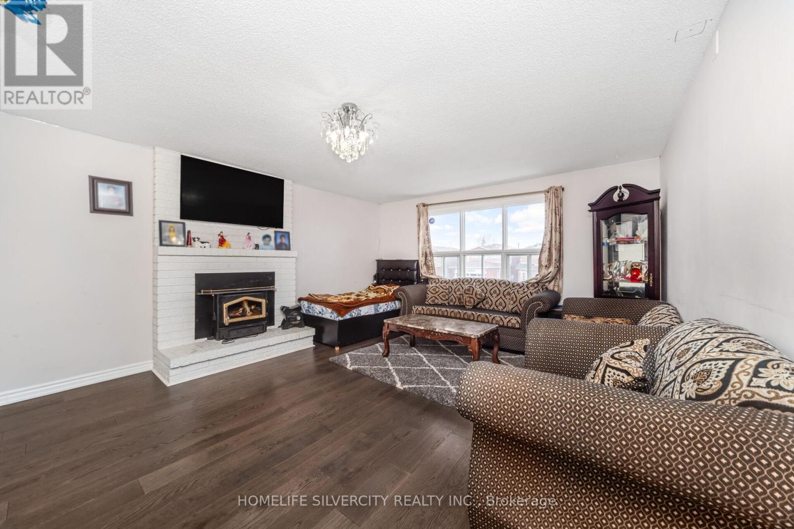 24 Jay Street, Brampton, Ontario L6Z 3V7 - Photo 23 - W12587144