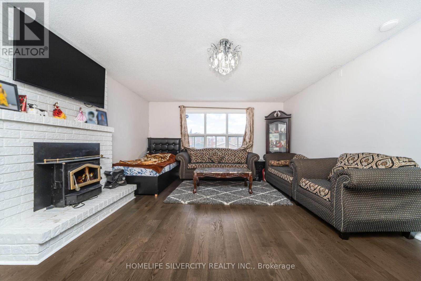 24 Jay Street, Brampton, Ontario L6Z 3V7 - Photo 24 - W12587144