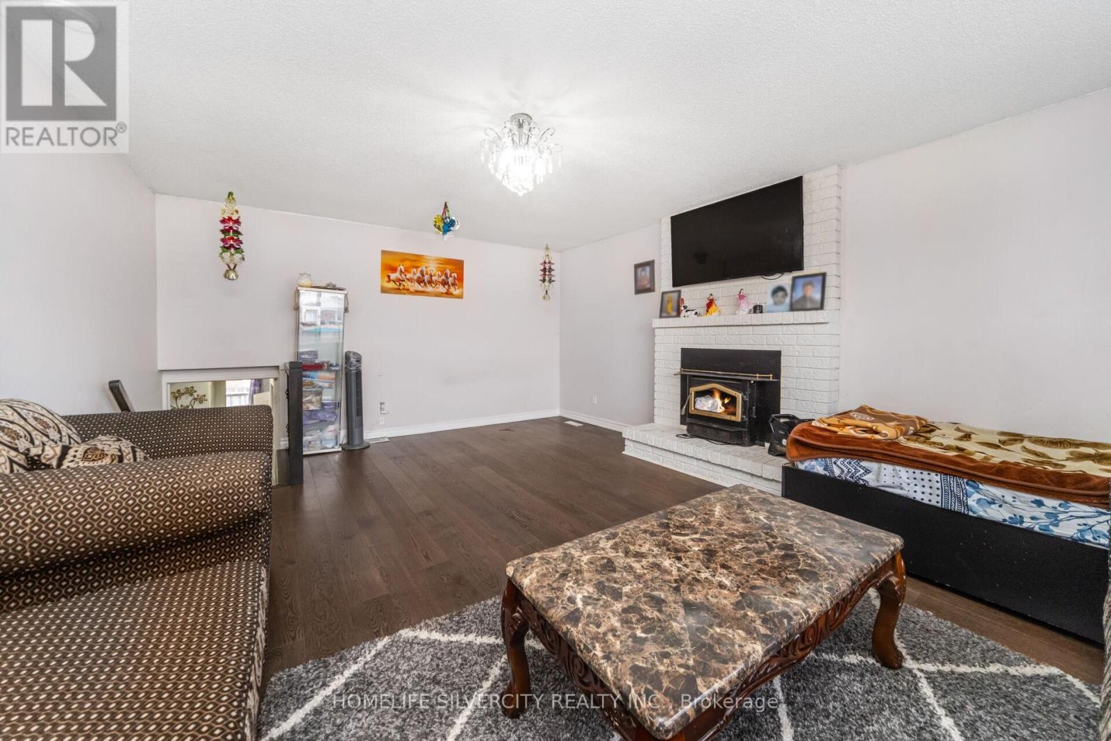 24 Jay Street, Brampton, Ontario L6Z 3V7 - Photo 26 - W12587144