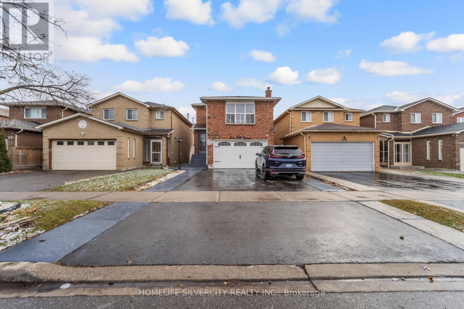 24 Jay Street, Brampton, Ontario L6Z 3V7 - Photo 3 - W12587144