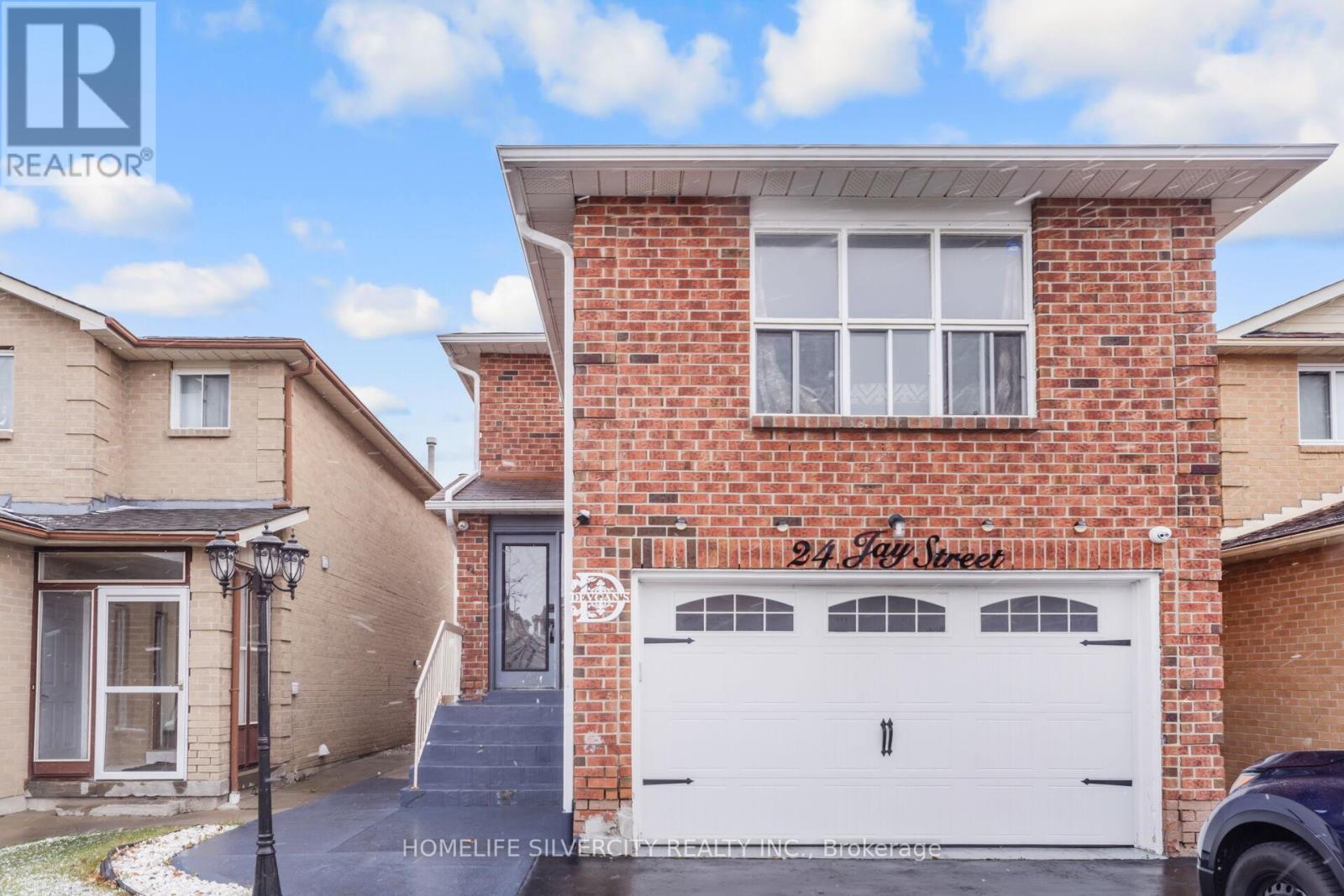 24 Jay Street, Brampton, Ontario L6Z 3V7 - Photo 5 - W12587144