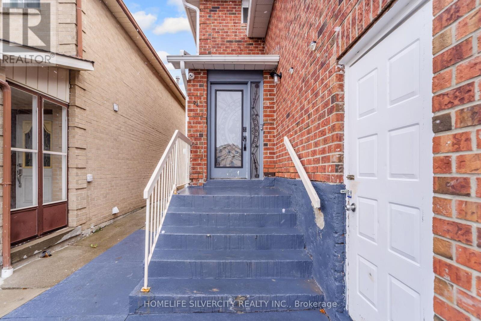 24 Jay Street, Brampton, Ontario L6Z 3V7 - Photo 6 - W12587144