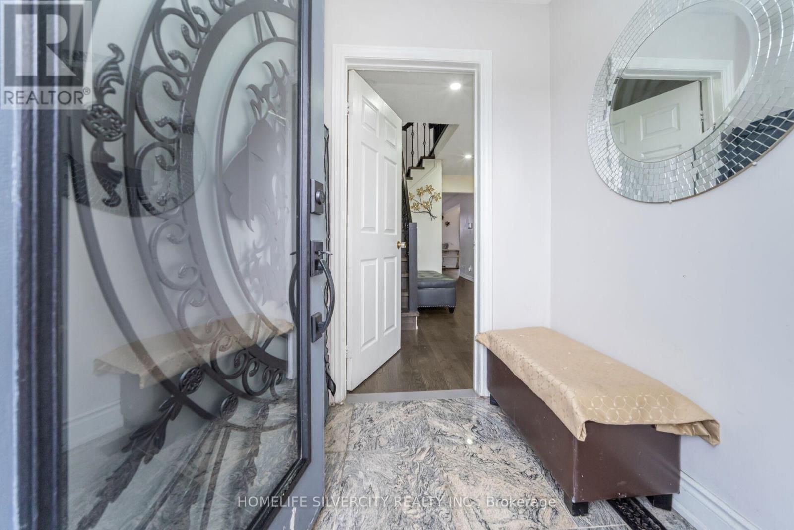 24 Jay Street, Brampton, Ontario L6Z 3V7 - Photo 7 - W12587144