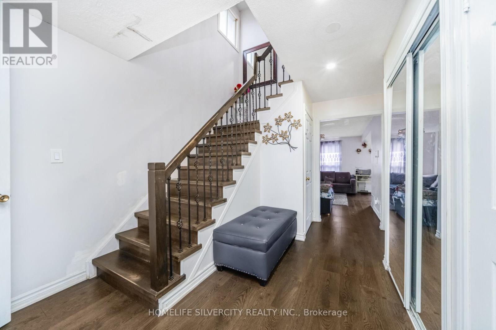 24 Jay Street, Brampton, Ontario L6Z 3V7 - Photo 8 - W12587144