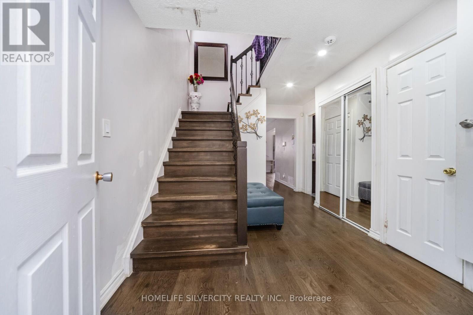 24 Jay Street, Brampton, Ontario L6Z 3V7 - Photo 9 - W12587144