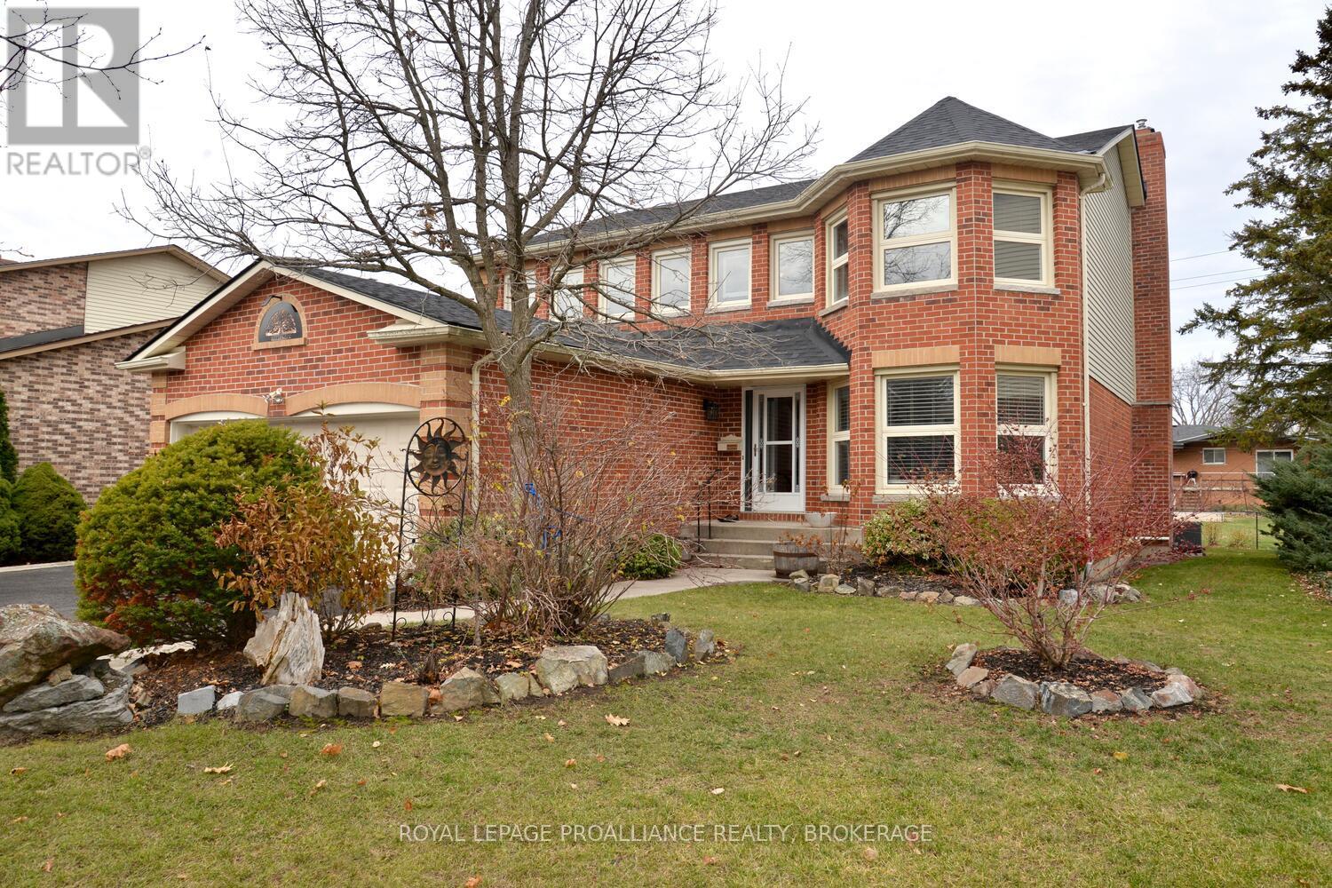 59 Glencoe Crescent, Kingston, Ontario K7M 7H9 - Photo 2 - X12586648