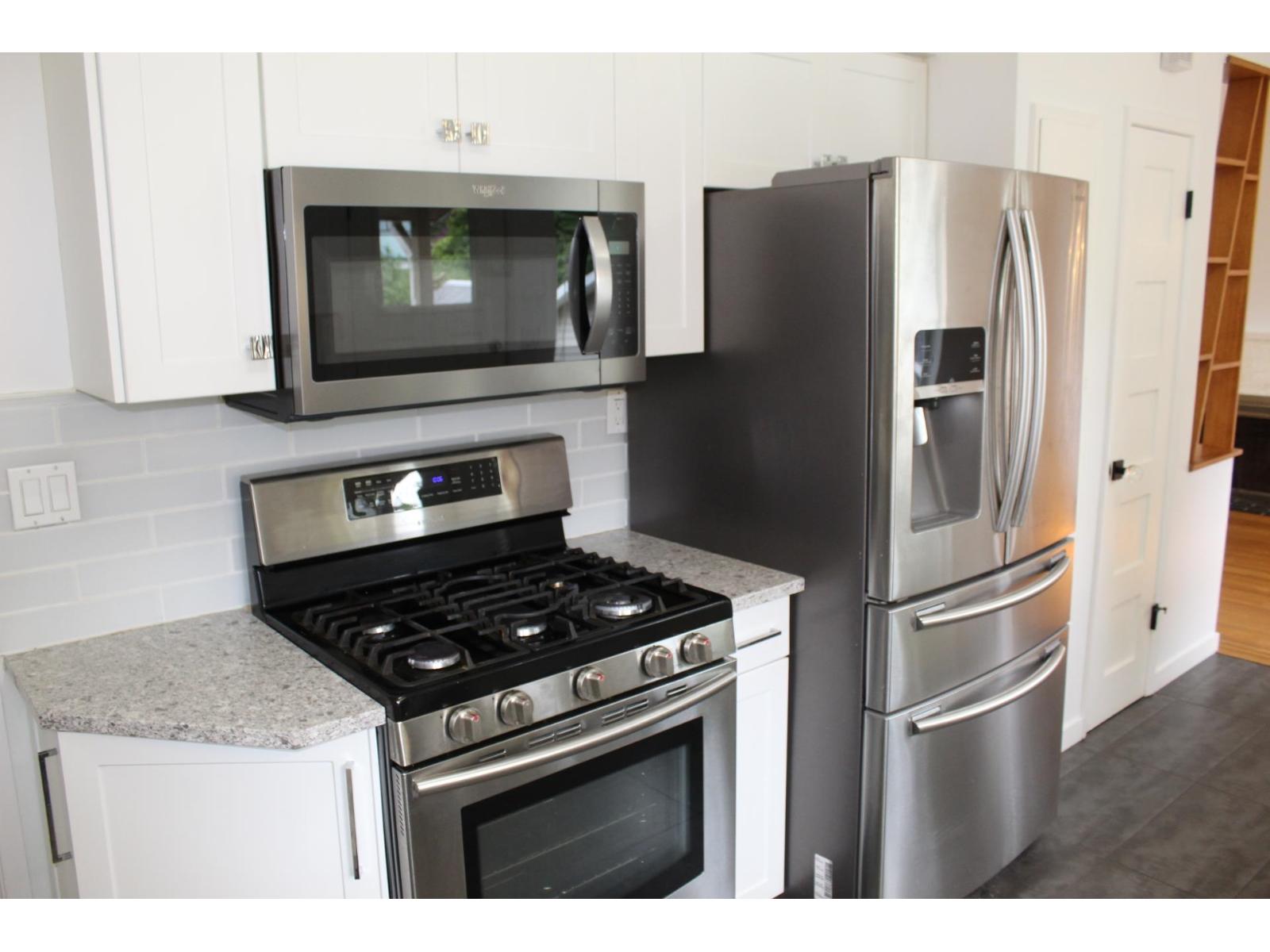 Upper 9686 Princess Drive, Surrey, British Columbia  V3V 2T4 - Photo 7 - R3071003