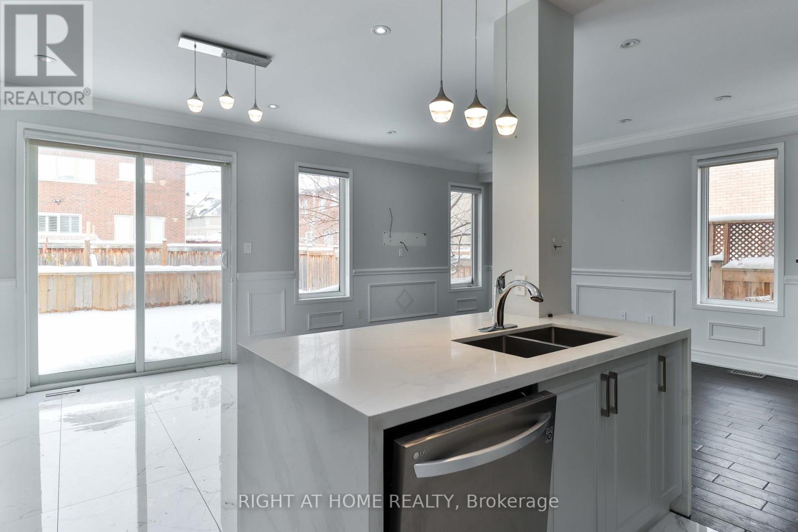 186 Cosgrove Drive, Oshawa, Ontario  L1L 0K5 - Photo 10 - E12584520