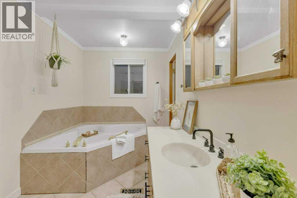 4535 47 Street, Sylvan Lake, Alberta  T4S 1L3 - Photo 5 - A2270464