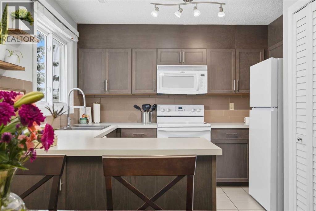 2, 3015 51 Street Sw, Calgary, Alberta  T3E 6N5 - Photo 2 - A2272709