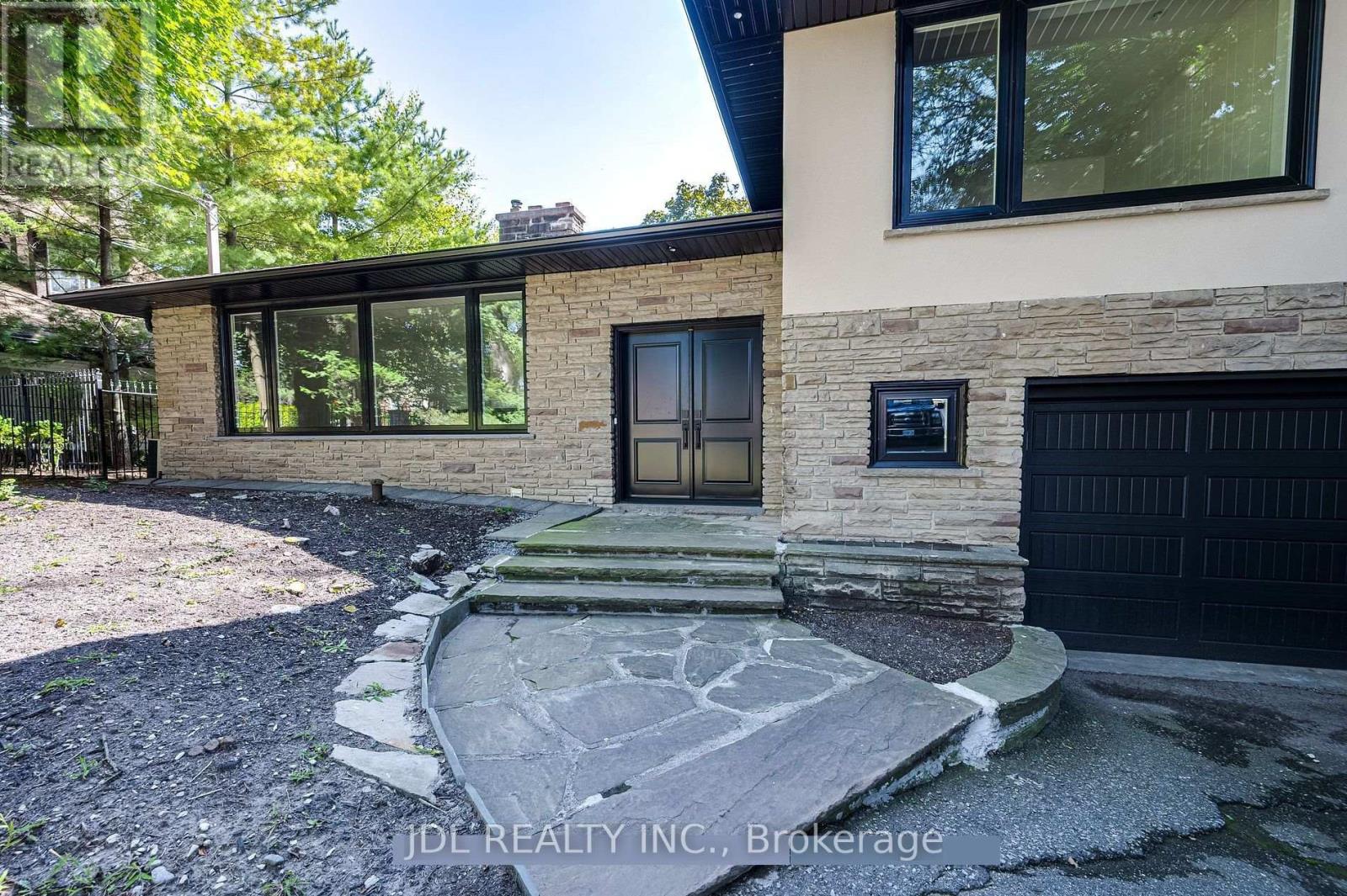 537 Blythwood Road, Toronto, Ontario  M4N 1B4 - Photo 3 - C12587182