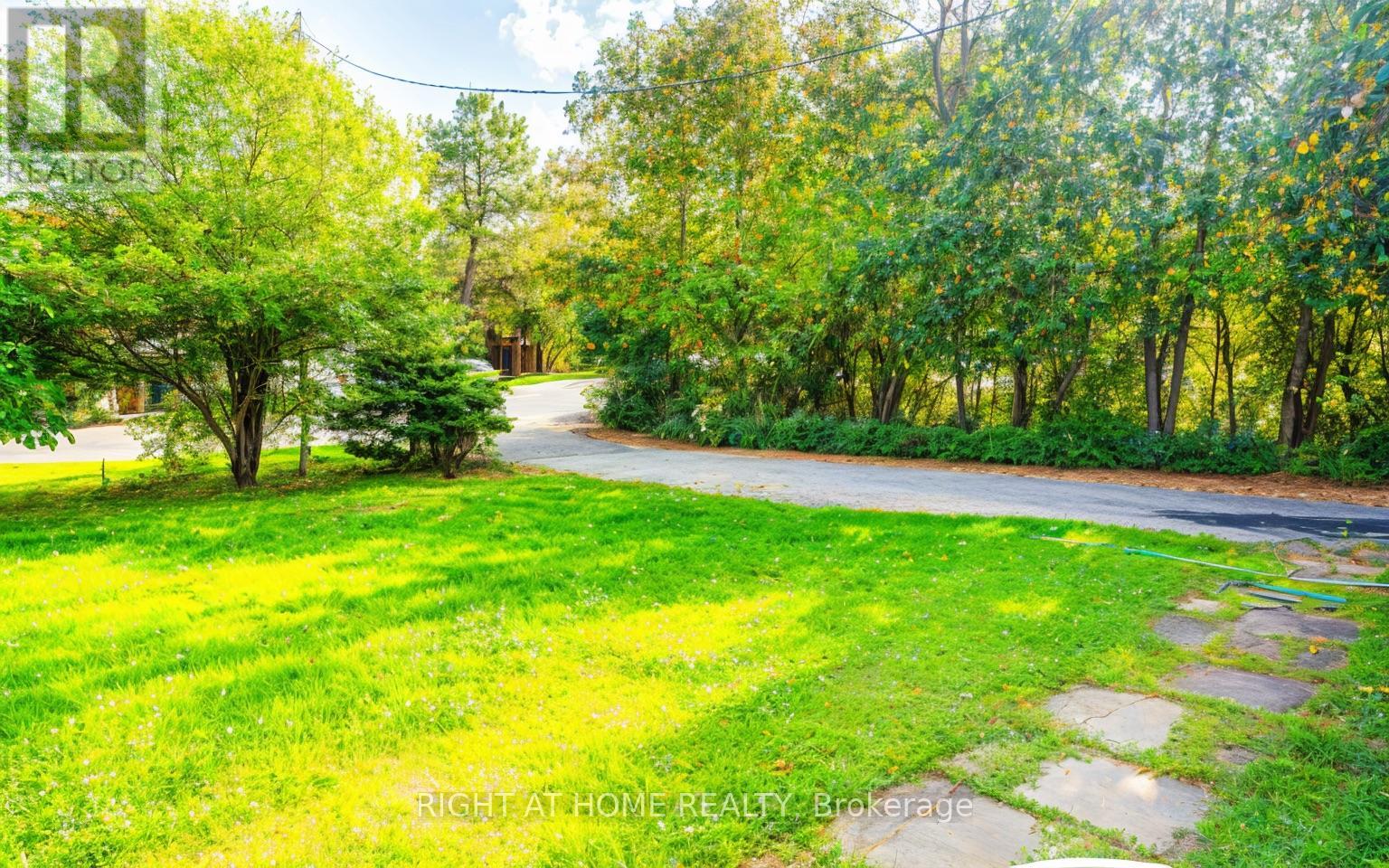 6 Manorcrest Drive, Toronto, Ontario  M2N 5K1 - Photo 2 - C12587186