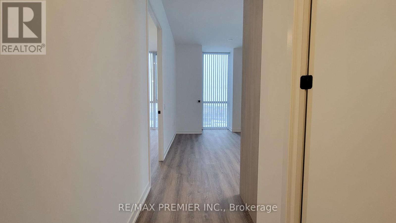 618 - 8 Interchange Way, Vaughan, Ontario  L4K 5Z7 - Photo 9 - N12587200