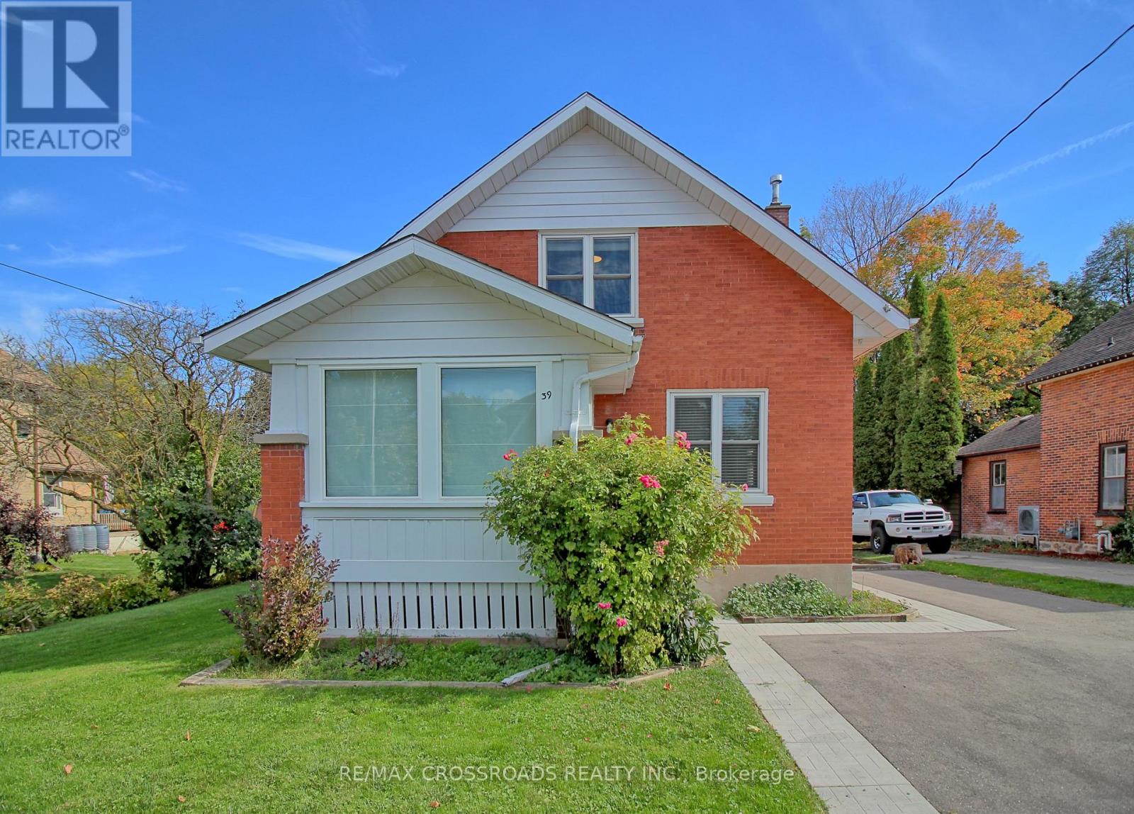 39 Young Street, Woolwich, Ontario  N0B 2N0 - Photo 2 - X12587206