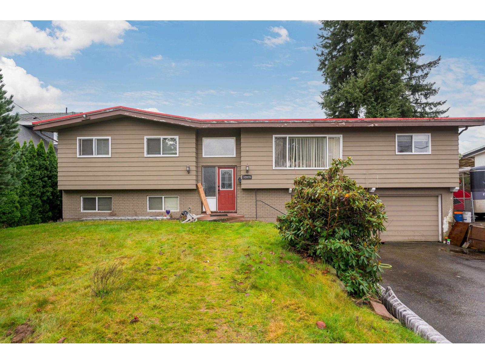 32076 Dormick Avenue, Abbotsford, British Columbia  V2T 1V4 - Photo 2 - R3070671
