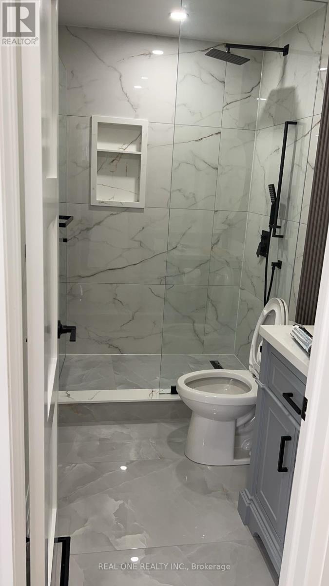 Upper Level - 3366 Strabane Drive, Mississauga, Ontario  L5C 1W7 - Photo 4 - W12587210