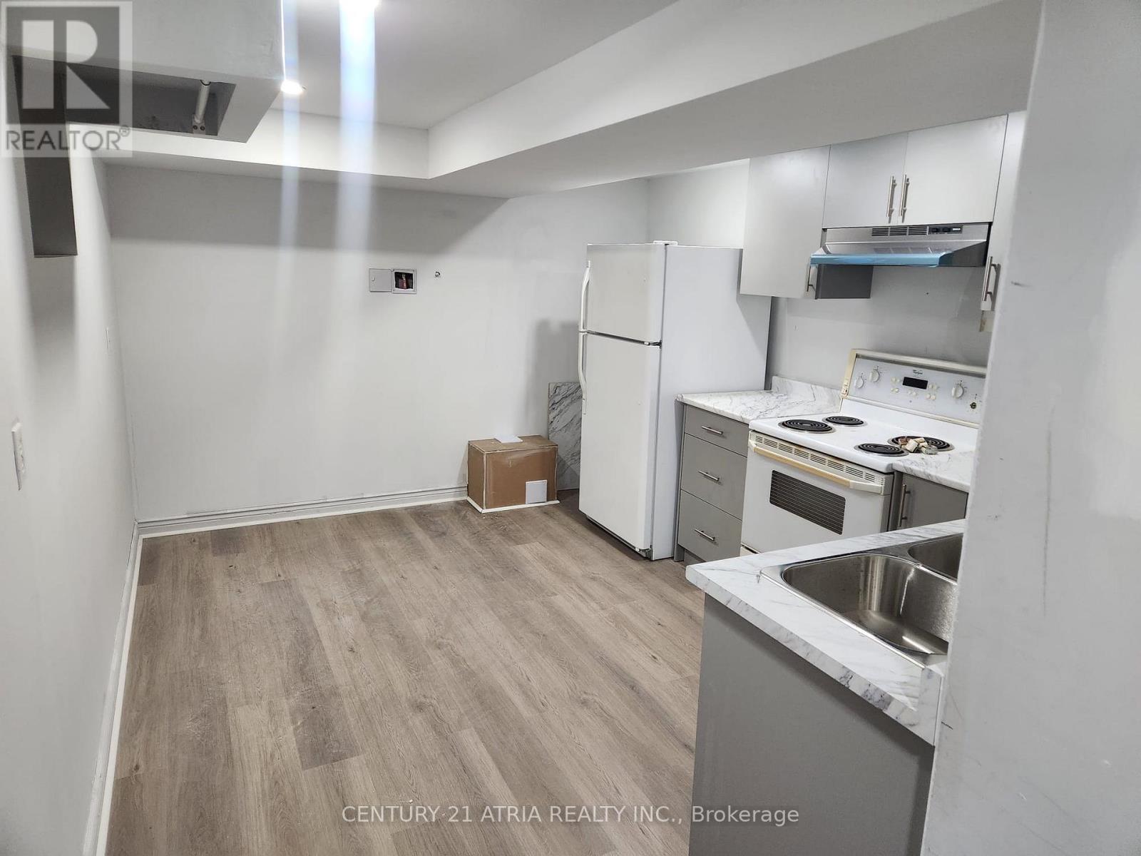 Lower Level - 1441 Clarkson Road N, Mississauga, Ontario L5J 2W7 - Photo 5 - W12587246