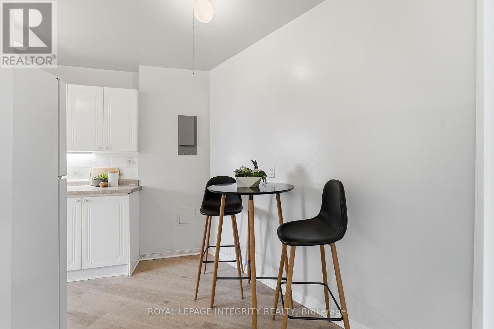 401 - 2000 Jasmine Crescent, Ottawa, Ontario K1J 8K4 - Photo 11 - X12587256