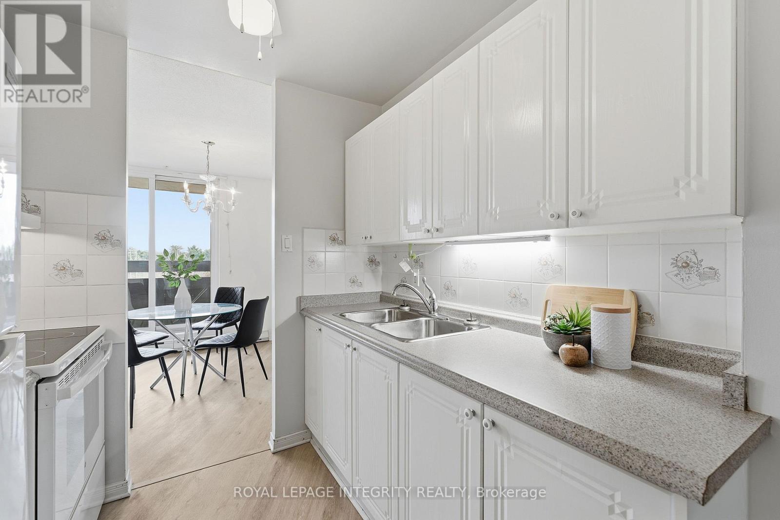 401 - 2000 Jasmine Crescent, Ottawa, Ontario K1J 8K4 - Photo 12 - X12587256