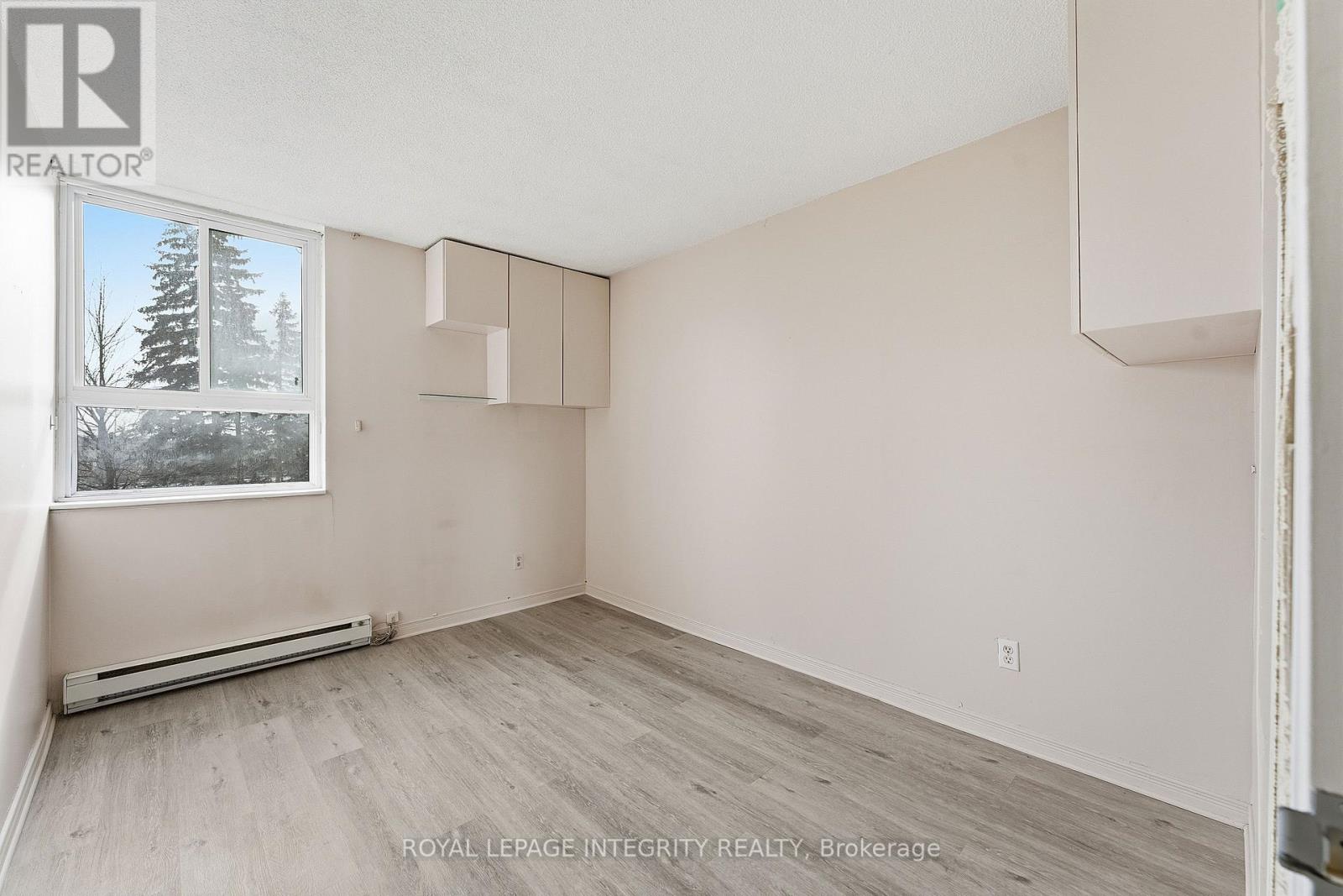 401 - 2000 Jasmine Crescent, Ottawa, Ontario K1J 8K4 - Photo 14 - X12587256