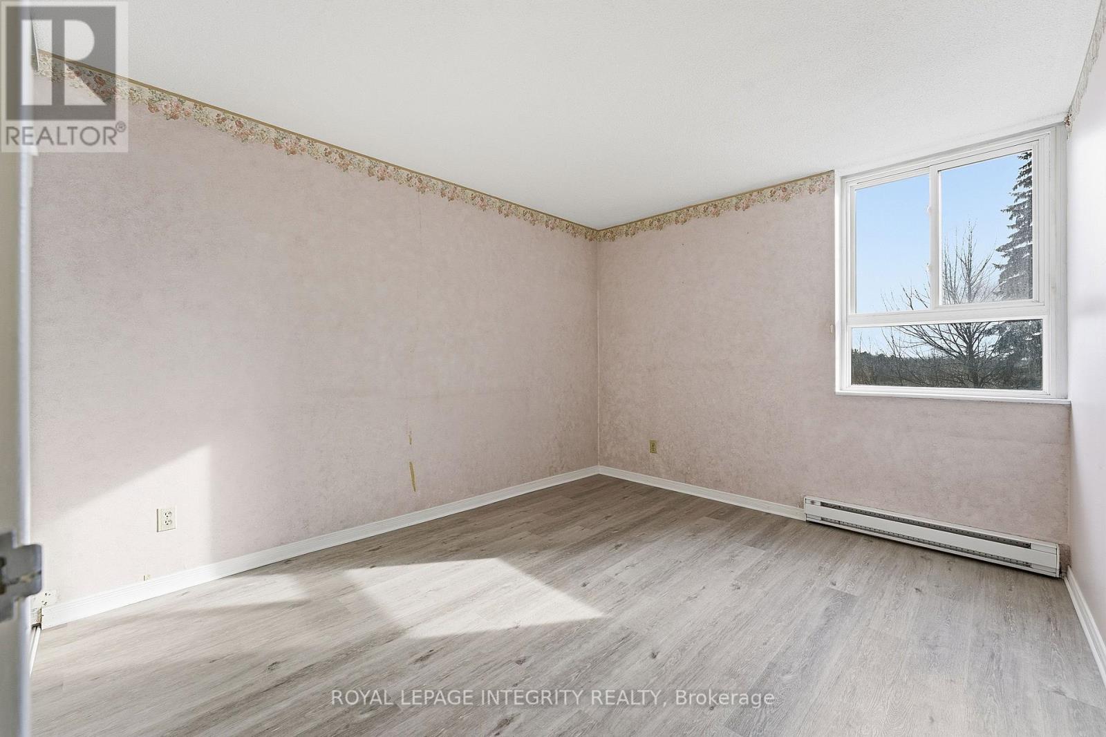 401 - 2000 Jasmine Crescent, Ottawa, Ontario K1J 8K4 - Photo 16 - X12587256