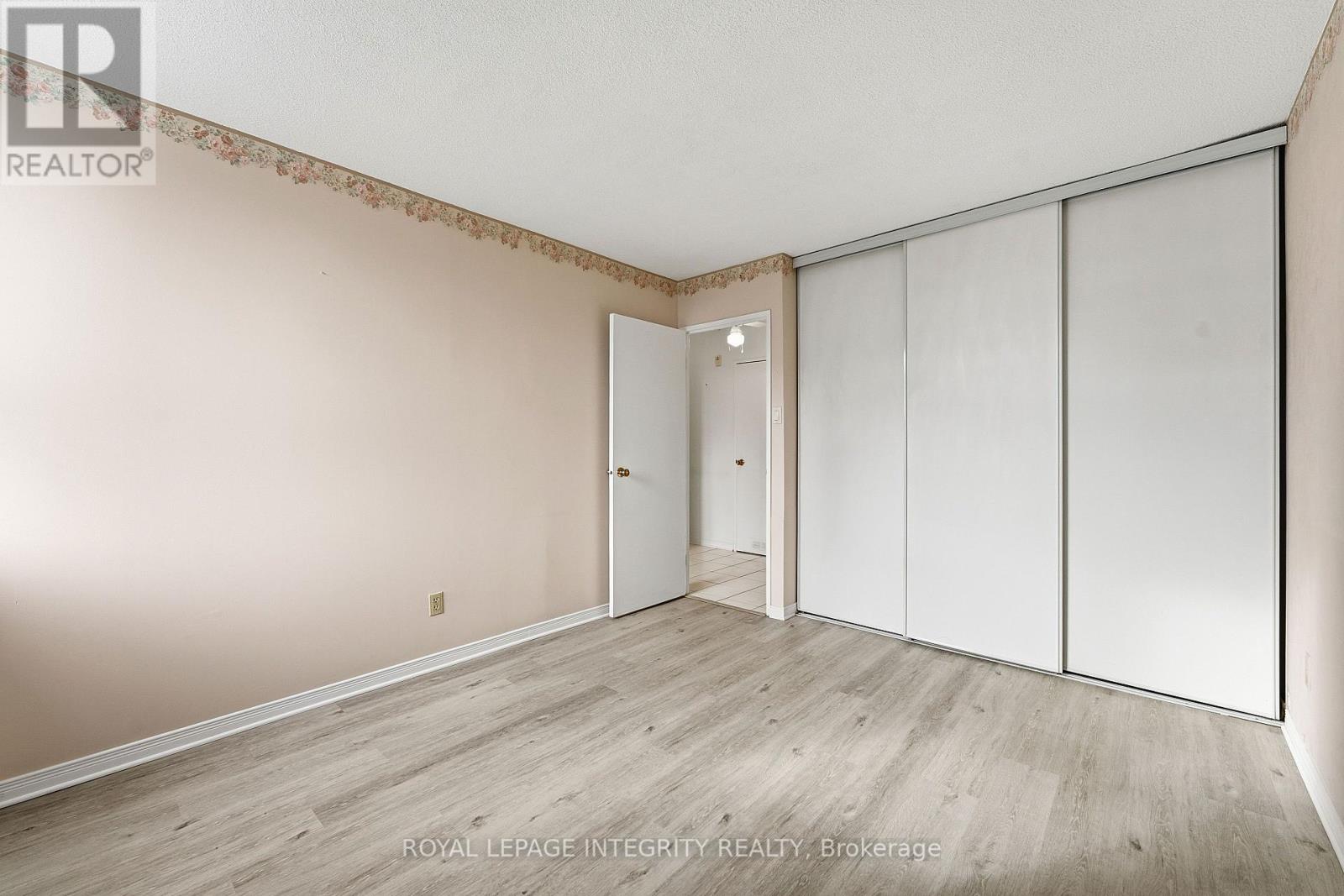 401 - 2000 Jasmine Crescent, Ottawa, Ontario K1J 8K4 - Photo 17 - X12587256