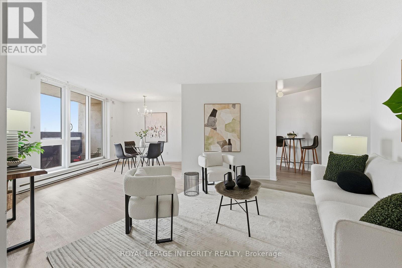 401 - 2000 Jasmine Crescent, Ottawa, Ontario K1J 8K4 - Photo 3 - X12587256