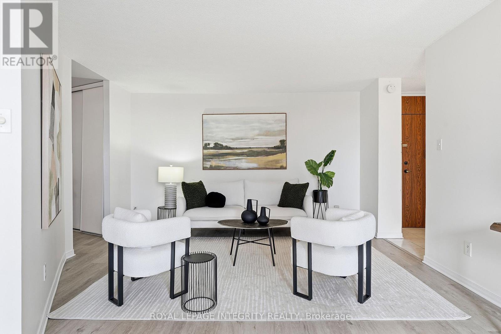 401 - 2000 Jasmine Crescent, Ottawa, Ontario K1J 8K4 - Photo 5 - X12587256