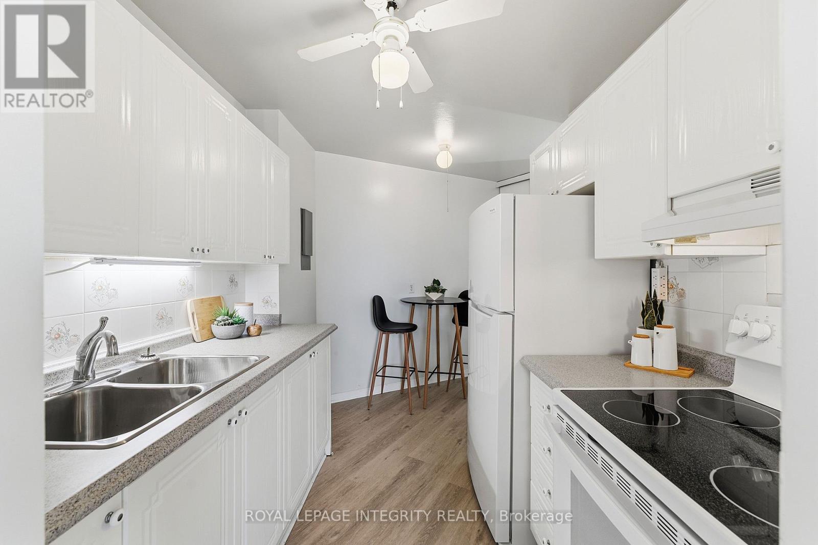 401 - 2000 Jasmine Crescent, Ottawa, Ontario K1J 8K4 - Photo 9 - X12587256