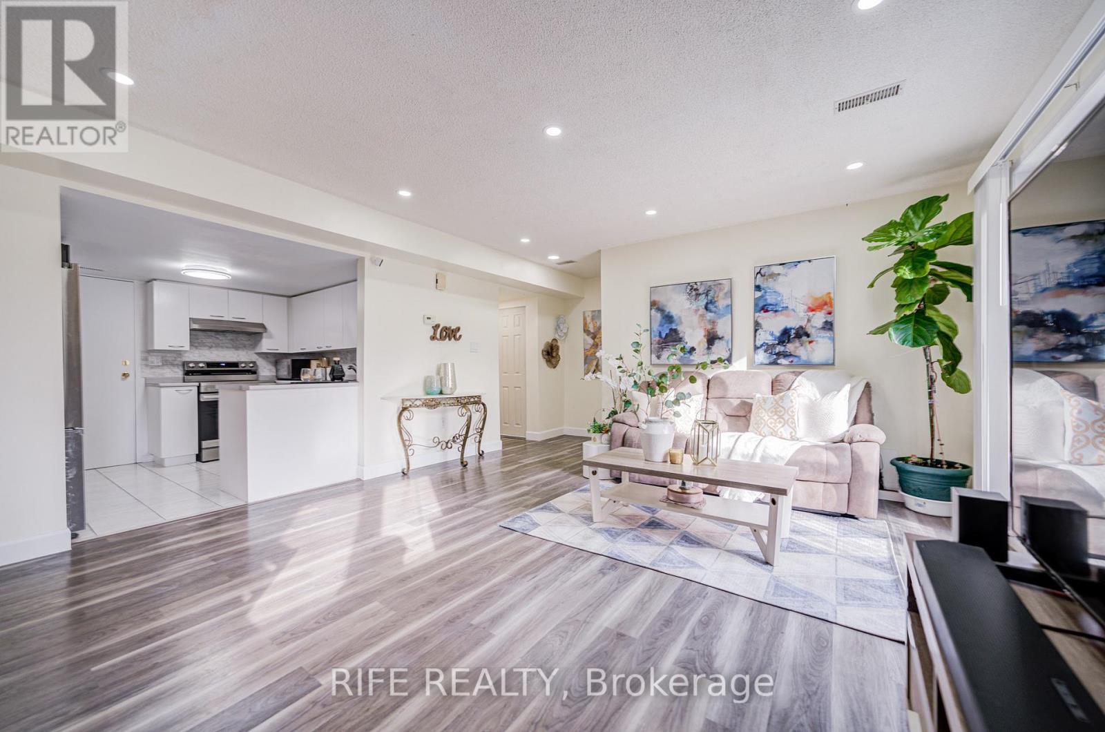 1033 - 75 Weldrick Road E, Richmond Hill, Ontario L4C 0H9 - Photo 5 - N12587282