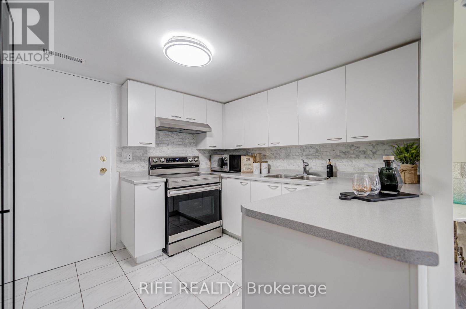 1033 - 75 Weldrick Road E, Richmond Hill, Ontario L4C 0H9 - Photo 6 - N12587282