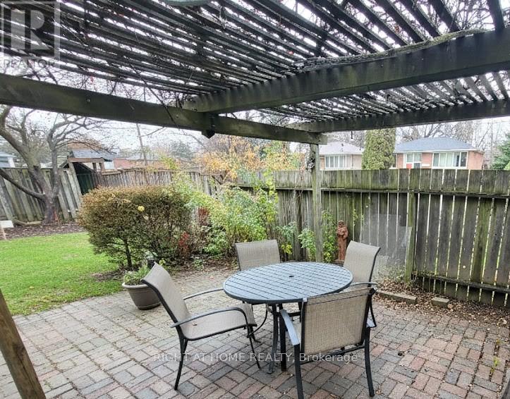 347 Boisdale Avenue, Richmond Hill, Ontario  L4C 1R4 - Photo 9 - N12584386