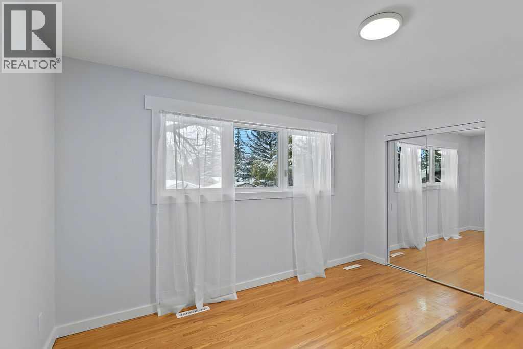 6407 Lombardy Crescent Sw, Calgary, Alberta  T3E 5R3 - Photo 14 - A2271801