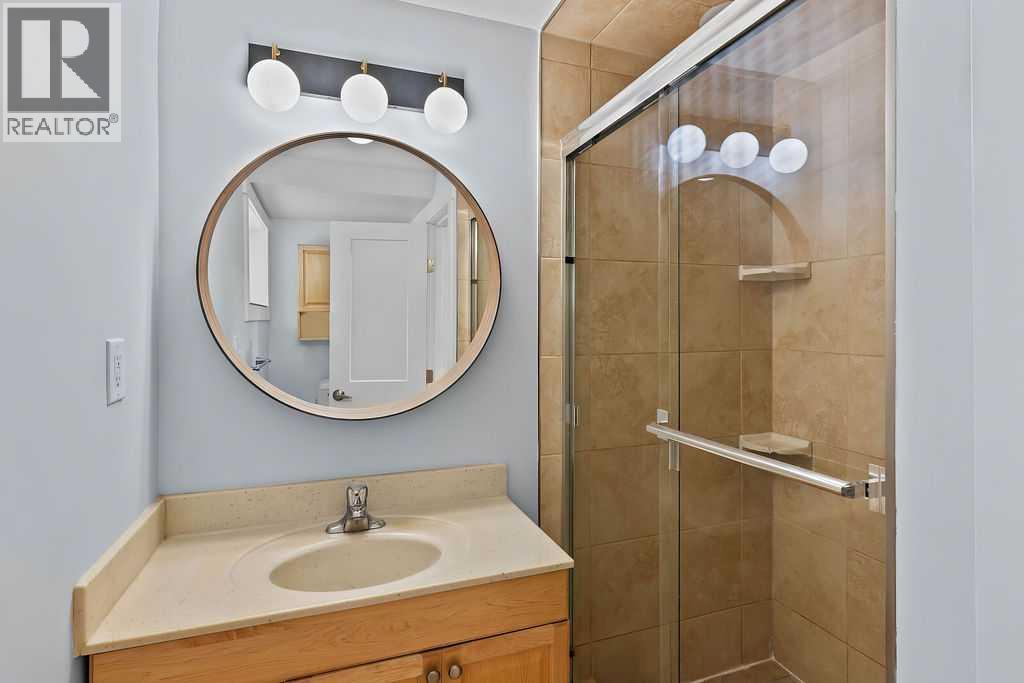 6407 Lombardy Crescent Sw, Calgary, Alberta  T3E 5R3 - Photo 21 - A2271801