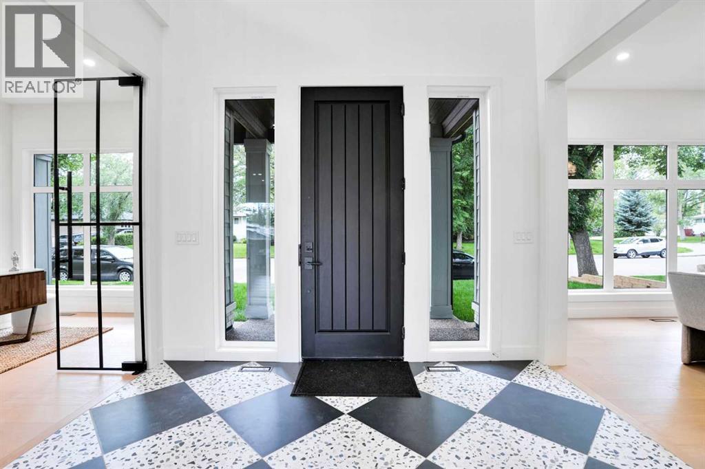 6312 Lacombe Way Sw, Calgary, Alberta  T3E 5T3 - Photo 2 - A2268933