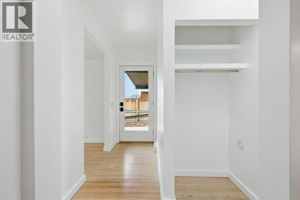 3124 Leduc Crescent Sw, Calgary, Alberta  T3E 5W9 - Photo 6 - A2270400