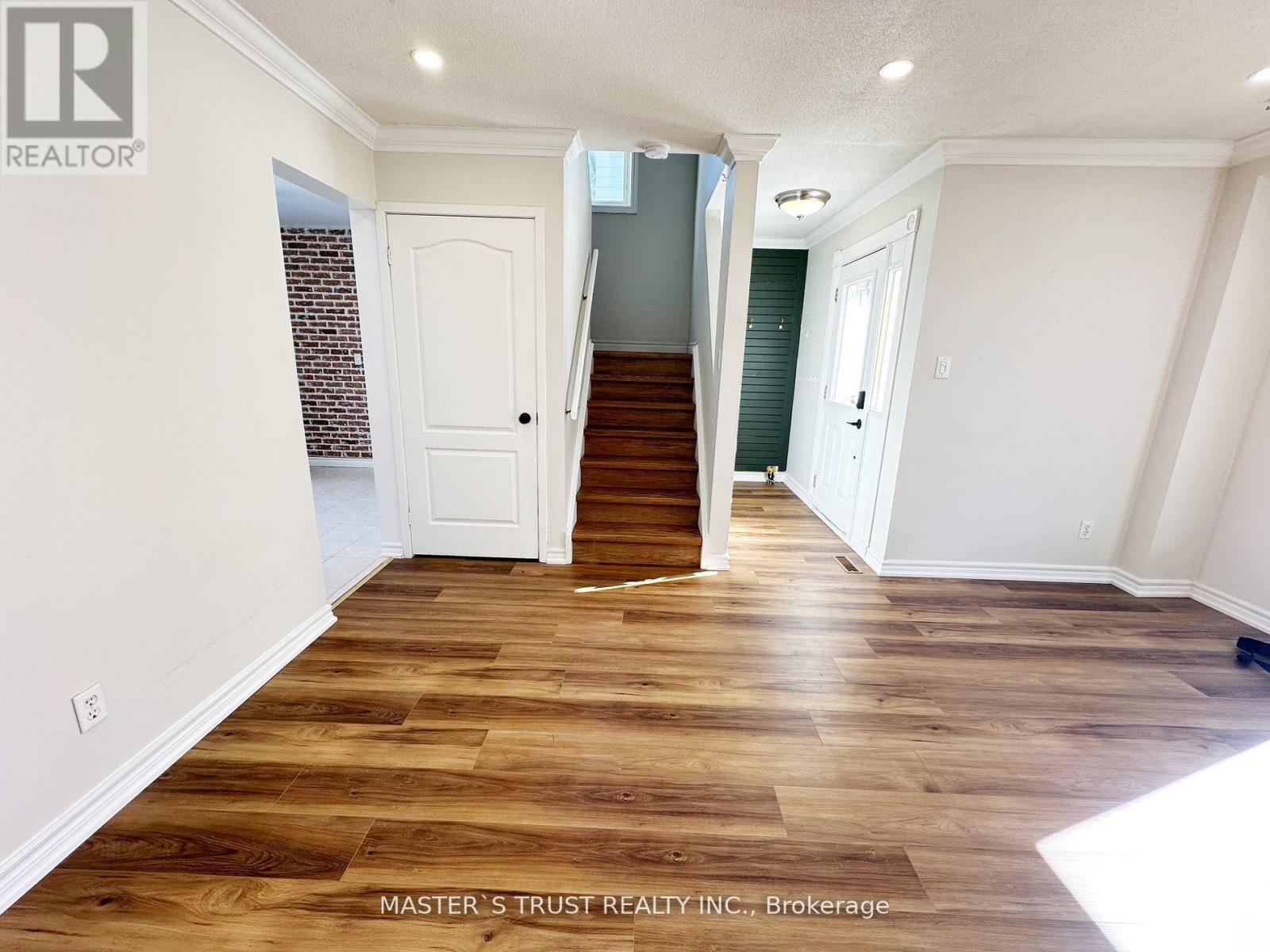 802 Greenfield Crescent, Newmarket, Ontario L3Y 3B3 - Photo 10 - N12587304