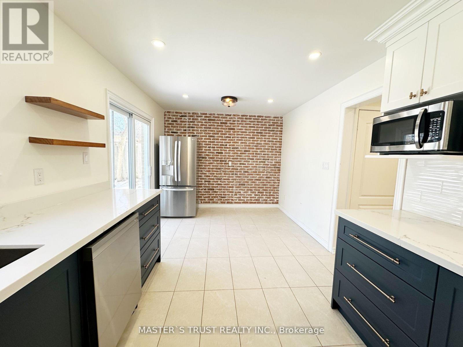 802 Greenfield Crescent, Newmarket, Ontario L3Y 3B3 - Photo 6 - N12587304