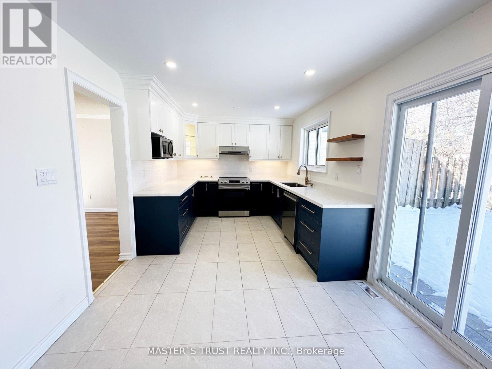 802 Greenfield Crescent, Newmarket, Ontario L3Y 3B3 - Photo 7 - N12587304