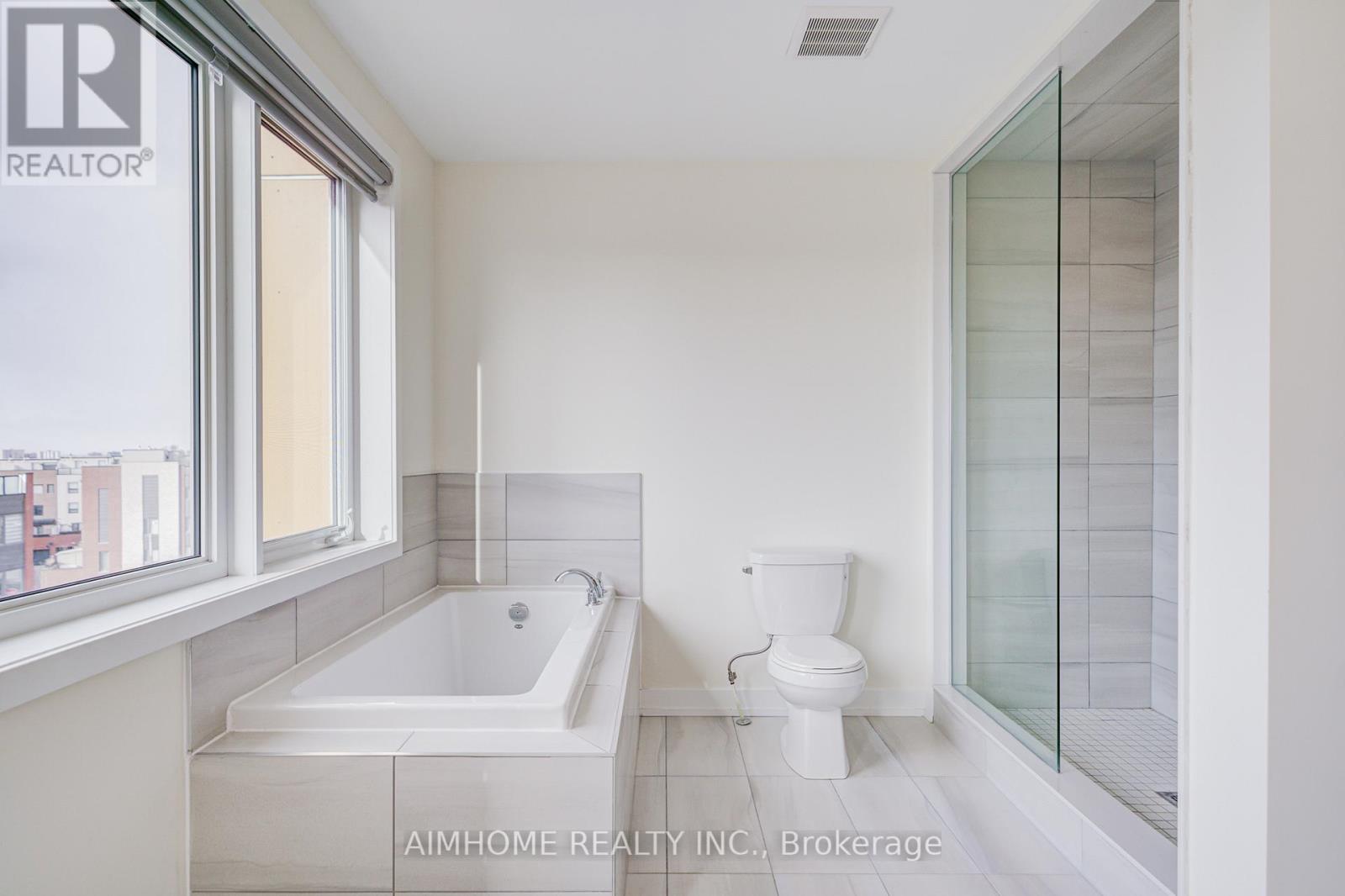 135 Frederick Tisdale Drive, Toronto, Ontario M3K 0C6 - Photo 42 - W12587290