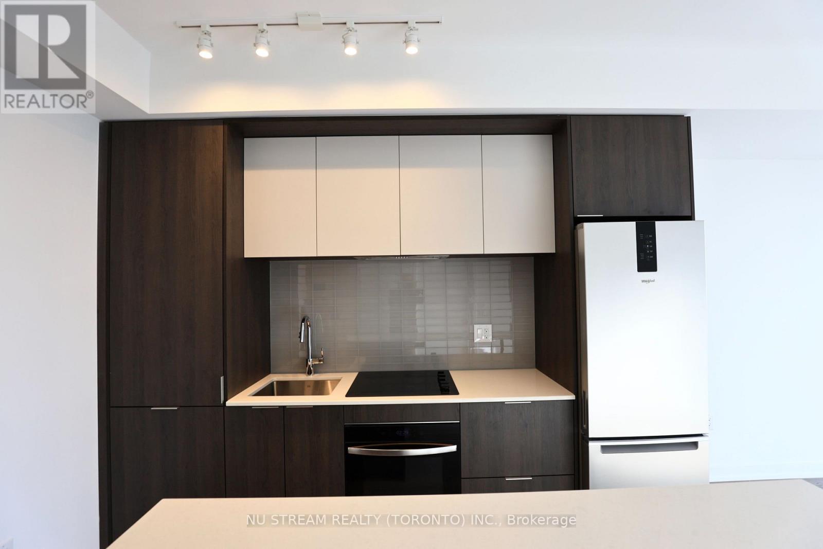 2209 - 395 Square One Drive, Mississauga, Ontario L5B 0C6 - Photo 10 - W12587308