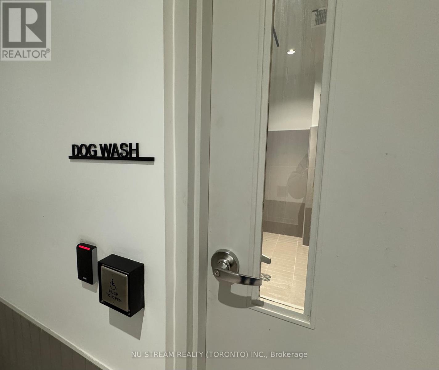 2209 - 395 Square One Drive, Mississauga, Ontario L5B 0C6 - Photo 14 - W12587308