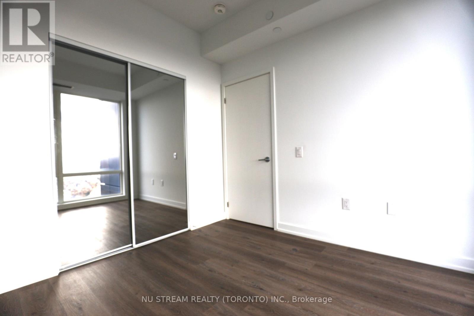 2209 - 395 Square One Drive, Mississauga, Ontario L5B 0C6 - Photo 4 - W12587308