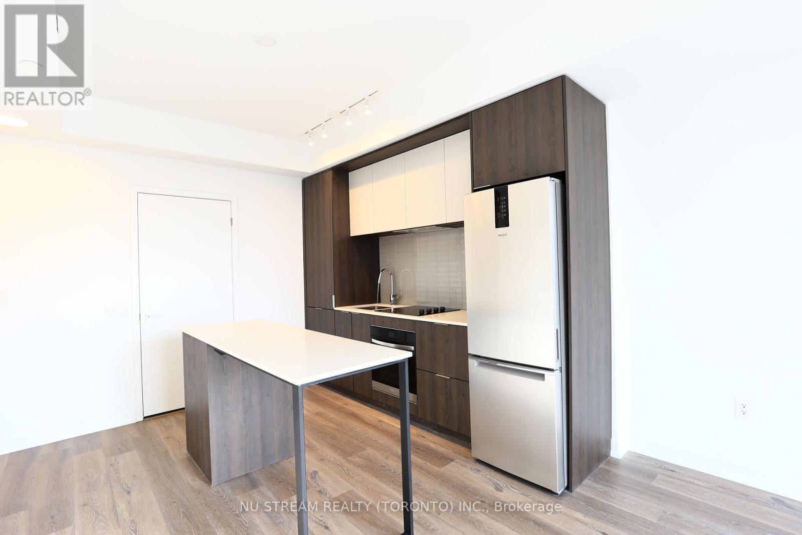 2209 - 395 Square One Drive, Mississauga, Ontario L5B 0C6 - Photo 8 - W12587308