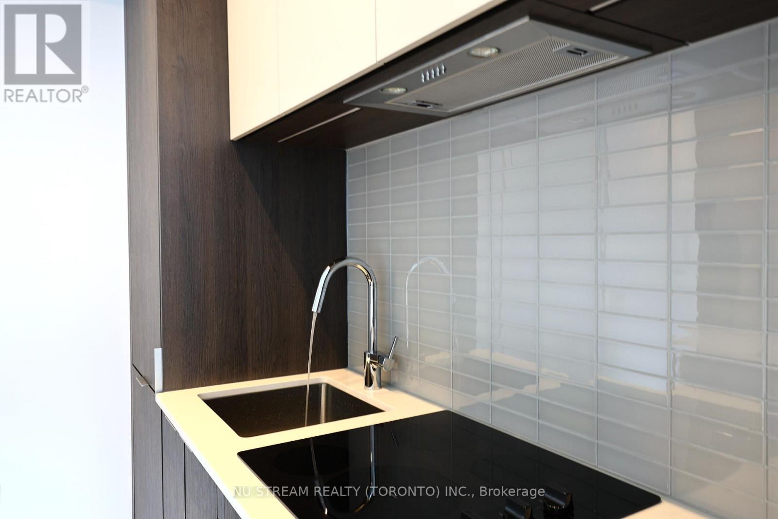 2209 - 395 Square One Drive, Mississauga, Ontario L5B 0C6 - Photo 9 - W12587308